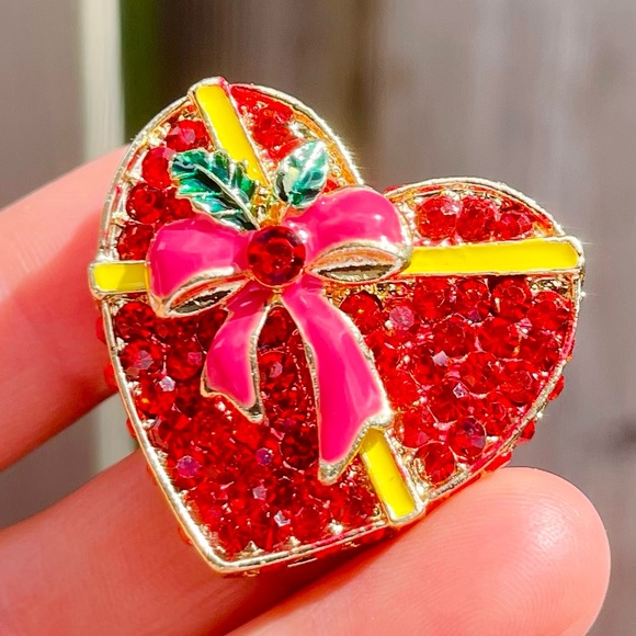 🔥2/$20 Heart Brooch Heart Pin Gift for her - Picture 3 of 4